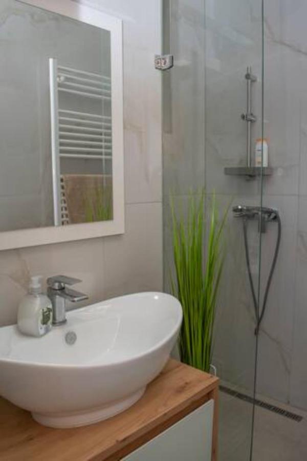 Elegant Stylish Modern Downtown Home Next 2 Danube Budapest Eksteriør billede